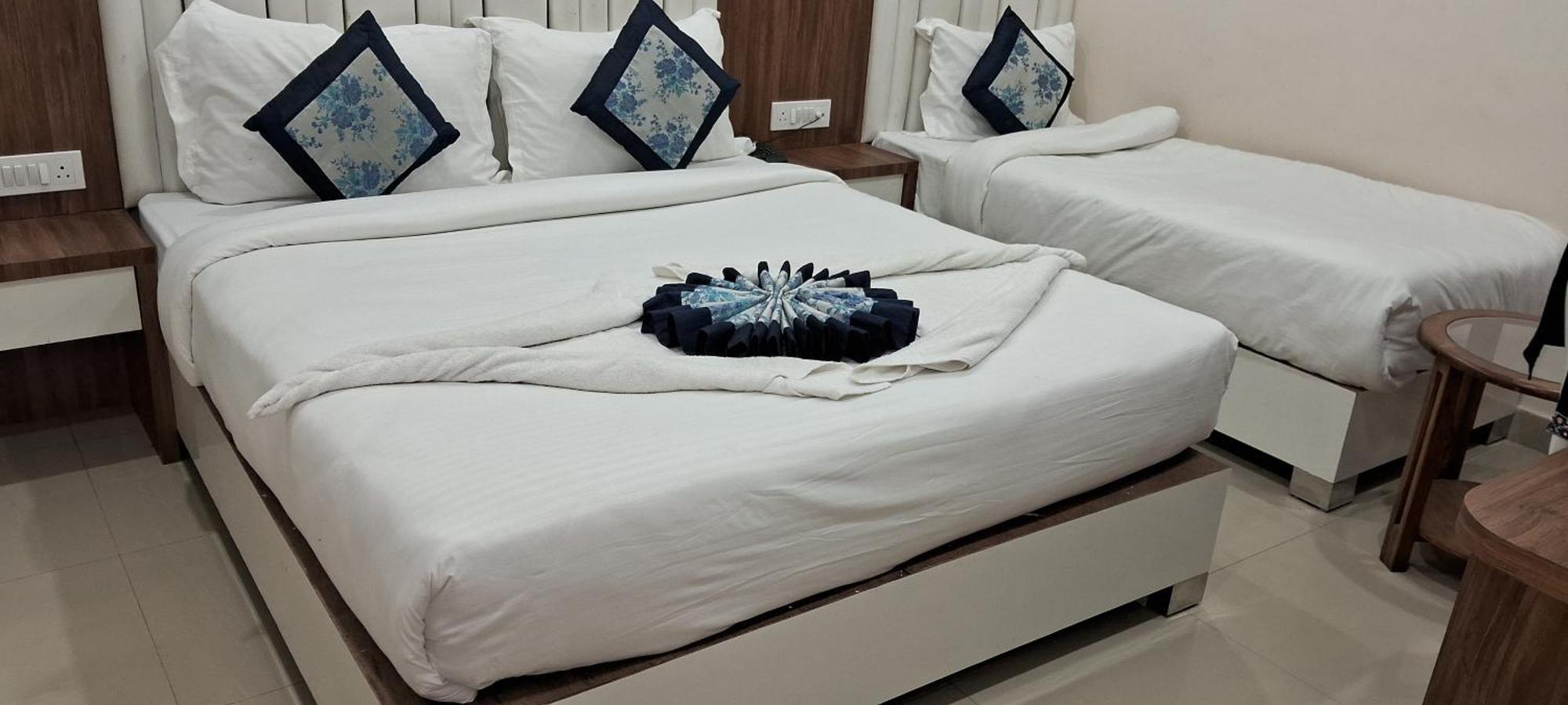 Hotel Shree Radha Krishna Варанасі Екстер'єр фото