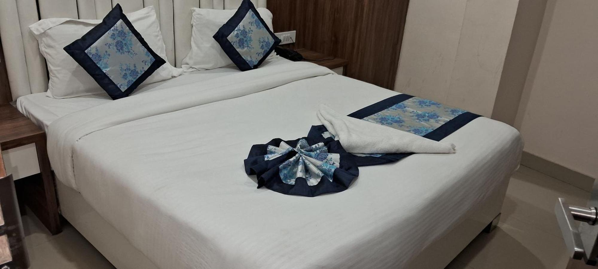 Hotel Shree Radha Krishna Варанасі Екстер'єр фото