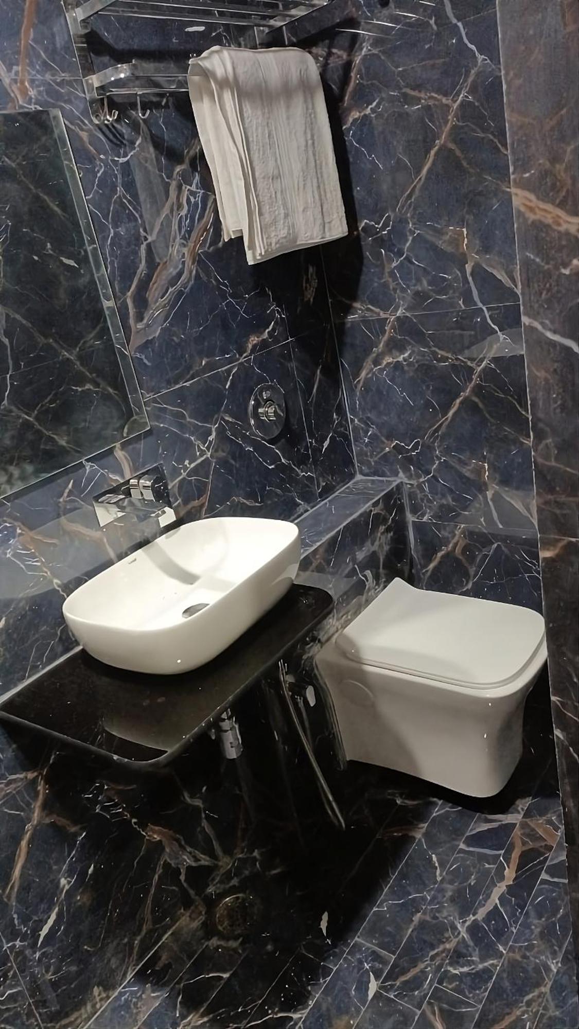 Hotel Shree Radha Krishna Варанасі Екстер'єр фото