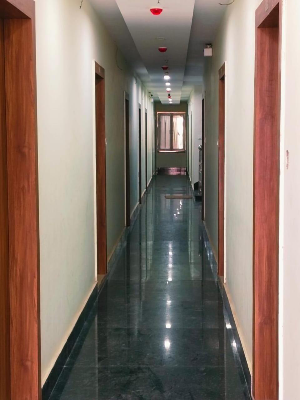 Hotel Shree Radha Krishna Варанасі Екстер'єр фото