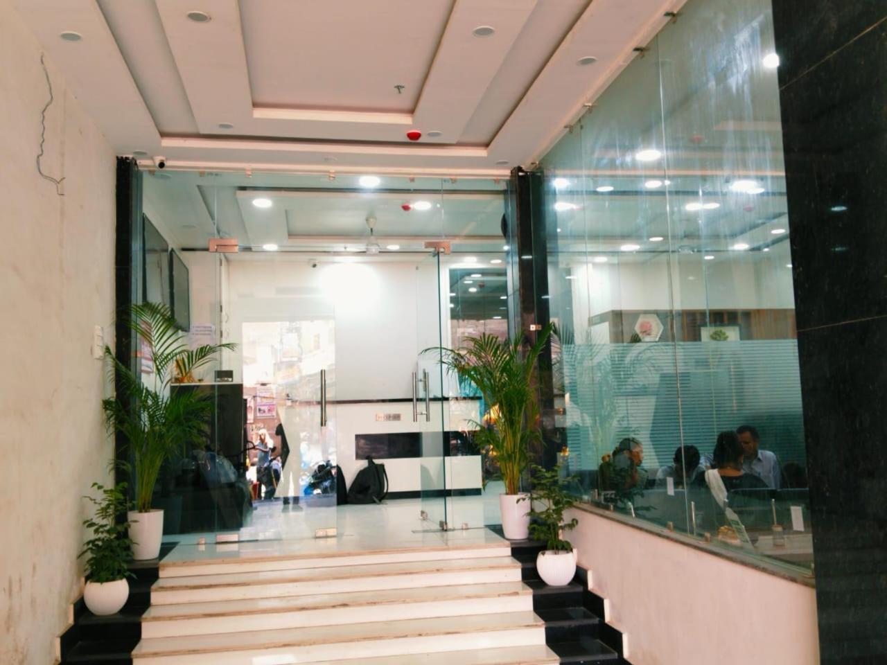 Hotel Shree Radha Krishna Варанасі Екстер'єр фото