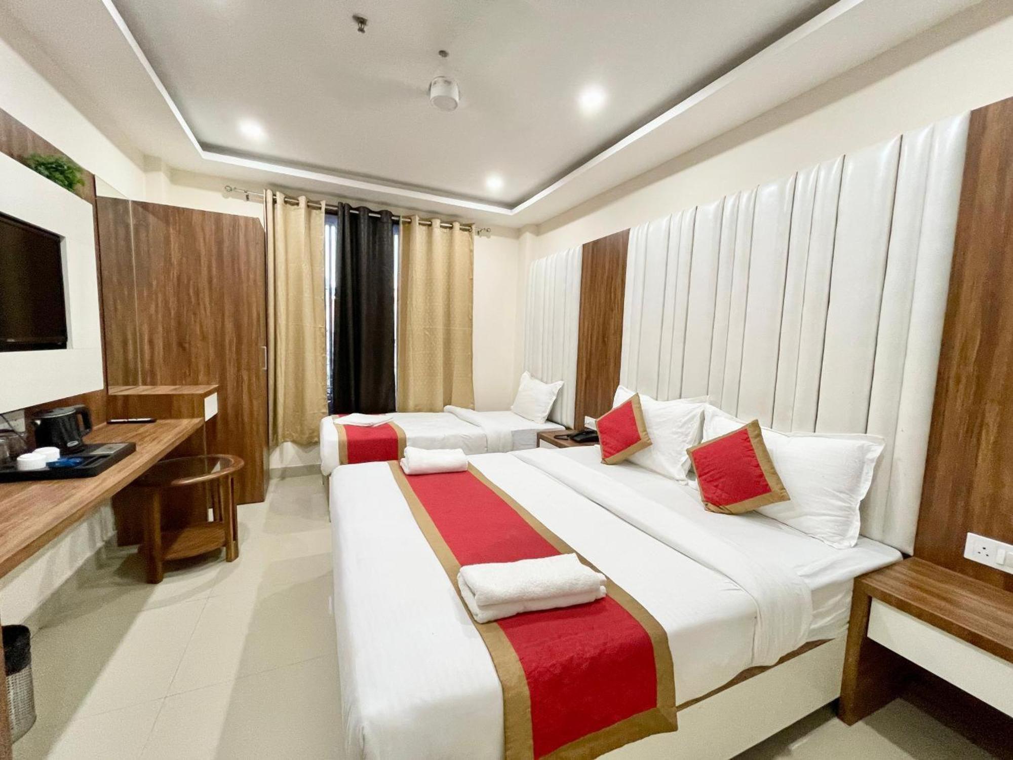 Hotel Shree Radha Krishna Варанасі Екстер'єр фото