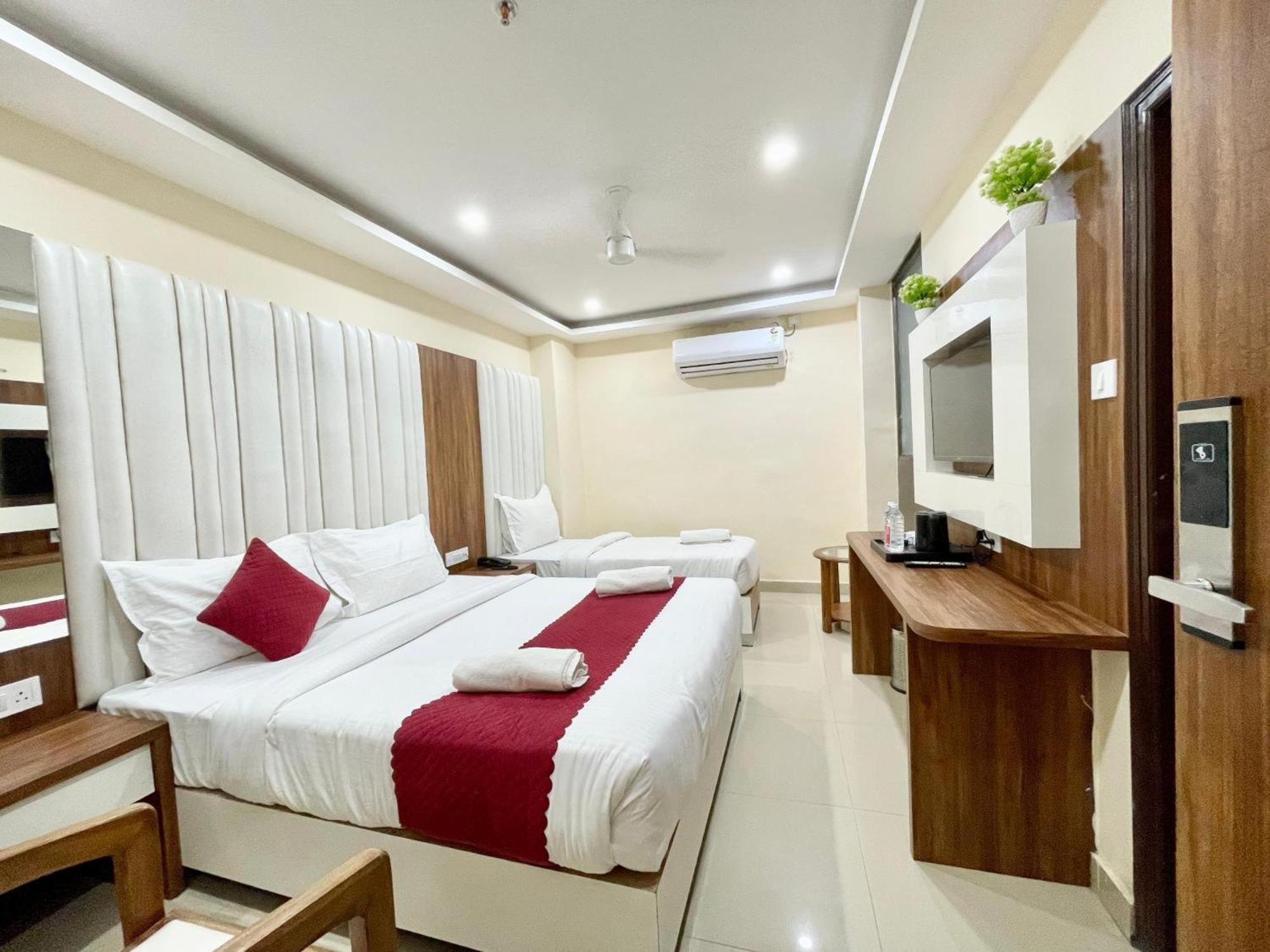 Hotel Shree Radha Krishna Варанасі Екстер'єр фото
