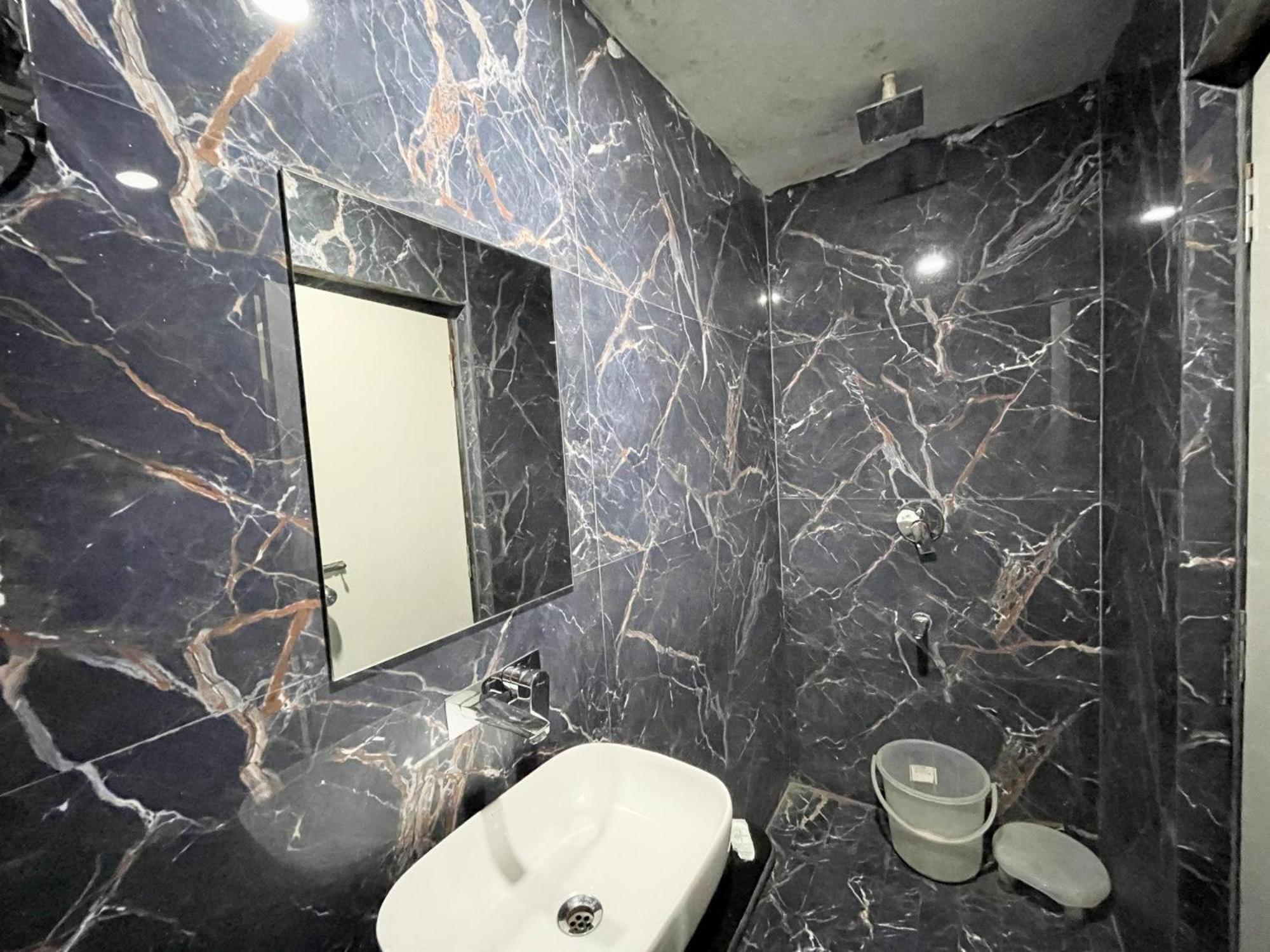 Hotel Shree Radha Krishna Варанасі Екстер'єр фото