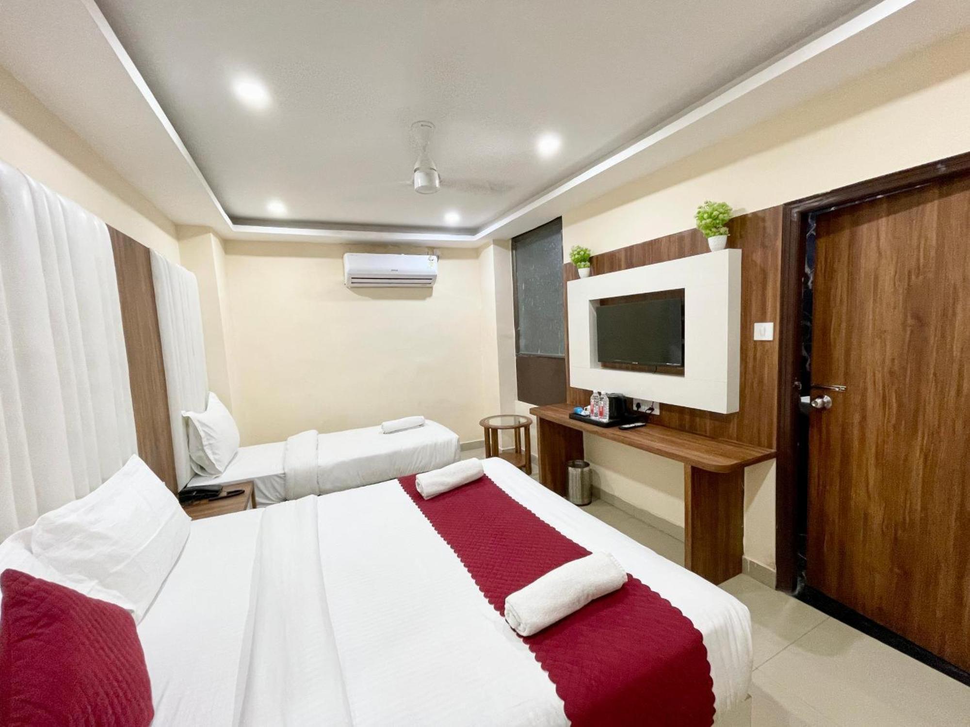 Hotel Shree Radha Krishna Варанасі Екстер'єр фото